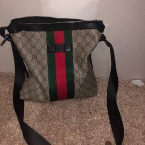 Gucci GG supreme messenger bag
